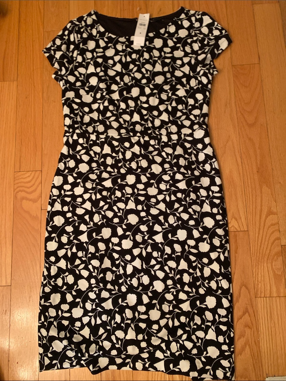 NWT Ann Taylor black and White Floral Dress